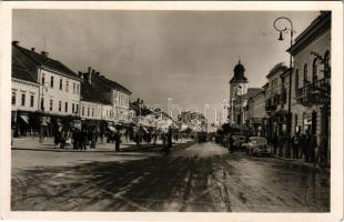 1943 Kolozsvár, Cluj; Deák Ferenc utca, üzletek, autók / street view, automobiles, shops