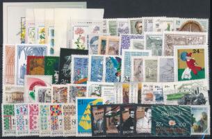 Kis tétel stecklapon az 1990-es évekből, benne 56 db bélyeg + 1 db blokk