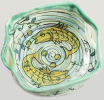 cca 1946, Gorka Géza (1895-1971), Zsolnay Manufaktúra: Halas tál. Kézzel festett, jelzett, hibátlan, d:18 cm /// c. 1946, Géza Gorka (1895-1971), Zsolnay Manufactory: Fish Dish. Hand-painted, signed, flawless, diameter: 18 cm.