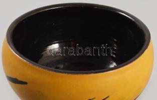 Gorka Lívia (1925 - 2011): Váza. Fekete, sárga mázakkal festett kerámia, apró mázhibával. Jelzett: G...