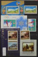 Magyar tétel az 1965-1984 közötti időszakból, benne blokkok, blokkokból kitépett bélyegek, kisívek 8...