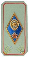 Szovjetunió DN Katonai Főiskola végzős zománcozott fém jelvénye csavaros hátlappal T:AU Soviet Union ND High Military School graduation enamelled metal badge with screw back C:AU