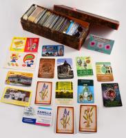 Sok száz darabos kártyanaptár tétel, duplumokkal. Karton dobozban.