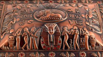 Egyiptomi mintás ékszeres doboz. Fém, bársony belsővel 19x14 cm