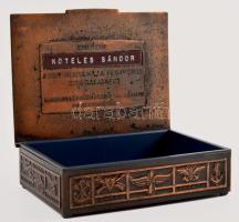 Kiváló katona doboz, belsejében felirat: Emlékül a szocialista haza fegyveres szolgálatáért, a Magya...