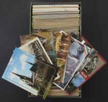 Kb 700 db modern magyar városképes lap az 50-es évektől, rendezett anyag