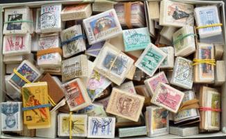 Kb 200-250 db magyar bündli illetve bündli töredék dobozban kb az 1960-2005 közötti időszakból