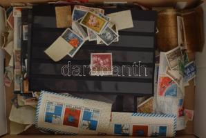 Szovjetunió rendezendő, vegyes minőségű tétel, részben stecklapokon, blokkokkal, dobozban