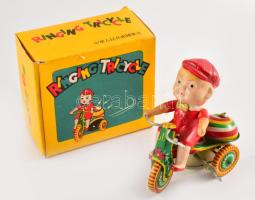cca 1960 Ringing Tricycle felhúzós lemezjáték. Kína, fémlemez, eredeti dobozában, 9,5x10,5 cm