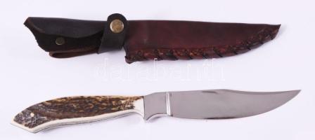 Vadászkés, agancs nyéllel, bőr tokkal, h: 25 cm