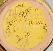 Ugrasztott mázas váza. Jelzés nélkül, hibátlan, m: 21,5 cm