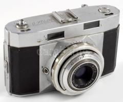 cca 1959 WZFO Fenix II lengyel fényképezőgép, 35 mm filmformátum, Euktar 1:2,8/45 objektívvel, kis kopásokkal