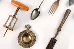 Doboznyi ezüstözött konyhai eszköz, jó darabokkal