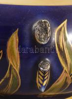 Zsolnay kék és virág mintás cukordoboz. Családi pecséttel jelzett, kézzel festett, sérült. d: 10 cm