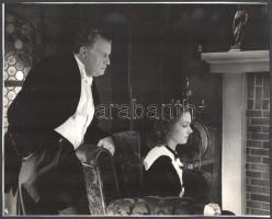 Somlay Artúr (1883-1951) Kossuth-díjas színész és Tasnády Fekete Mária (1911-2001) színésznő egy jelenetben, filmfotó, 20,5×21 cm