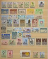 16 lapos A4-es berakó külföldi bélyegekkel, közte régi is