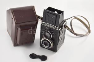 cca 1955-1970 LOMO Ljubityel 2 szovjet gyártmányú, ikerlencsés reflex fényképezőgép, 6x6 cm filmformátum, T-22 4,5/75 objektívvel, eredeti tokjában, megkímélt, jó állapotban // Lubitel 2 USSR twin-lens reflex camera, in original case, in good condition