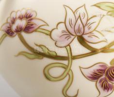 Zsolnay virág mintás cukordoboz. Kézzel festett, jelzett, hibátlan 18x13 cm