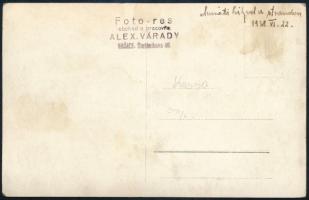 1938 Muráti Lili és társasága, hátoldalon feliratozott fotó, Alex.Várady pecsétjével, 9×14 cm