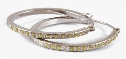 Fehérarany fülbevaló pár brillekkel. 14K fehérarany WG ovális csiszolás. Jelzett 1,03 g