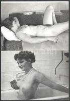 cca 1960-1970 Fürdés közben és után, 2 db finoman erotikus fotó, 18×13 cm