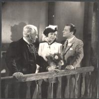 Jávor Pál és Tasnády Fekete Mária színészek egy jelenetben, körbevágott filmfotó, 21×21 cm