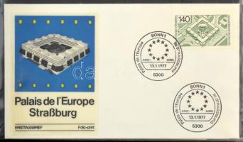 100 férőhelyes levél berakó, benne kb 30-40 db FDC a '70-es évekből