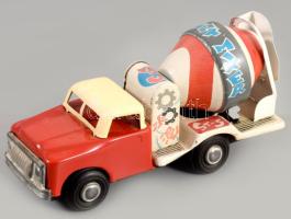 cca 1975 MF 141 Cement Mixer lemezjáték. Kína, fémlemez, kissé hiányos eredeti dobozában, h: 16 cm
