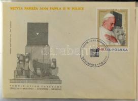 50 lapos levél berakó, benne javarészt vatikáni FDC-k, kevés lengyel, összesen kb 40 db