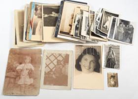 61 db hölgyeket és gyerekeket ábrázoló fotó, vegyes méretben