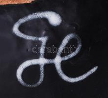 Gorka Lívia (1925-2011): Fekete alapon vöröscsíkos kínáló. Jelzett, hibátlan, 20x19,5 cm