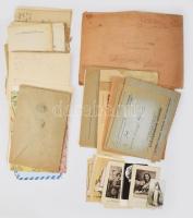 90 db-os papírrégiség csomag, 1899-től tábori posta lapok, postai levlap, meghívók, cégjelzéses borítékok, lakbérkönyv,háztartási biztosítási kötvény, hadifogoly levlapok, , lithók, üdvözlőkártyák, szélmalom fotó, szentképek, bélyegárjegyzék-pótlás, számlák, kéményseprő számla, címkék, meghívók, stb