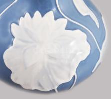 Herendi kék alapon plasztikus fehér virágmintás váza. Jelzett, hibátlan, m: 28 cm