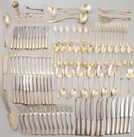 12 személyes ezüst evőeszköz készlet, angol fazonú. dianás jelzéssel, WGy mesterjeggyel, közel 5,3 kg tiszta ezüst súllyal. hibátlan Wüsthof acél élekkel. 138 darabos, süteményes, mokkás, tálaló villák tortalapátok, kis sószórók stb /// 12-person silver cutlery set, English style. Hallmarked with Diana mark, with WGy maker's mark, nearly 5.3 kg of pure silver. Flawless Wüsthof steel edges. 138 pieces, including dessert, moka, serving forks, cake servers, small salt shakers, etc