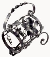 Kovácsoltvas bortartó. 23 cm