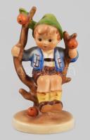 Hummel Goebel ágon ülő fiú. Jelzett, ragasztott, m: 9,5 cm
