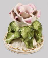 Herendi gyertyatartó, plasztikus virág díszítéssel. Kézzel festett, jelzett, minimális lepattanással 9 cm