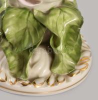 Herendi gyertyatartó, plasztikus virág díszítéssel. Kézzel festett, jelzett, minimális lepattanással...