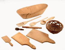Fa konyhai eszközök, vágódeszka, tálaló eszközök, stb