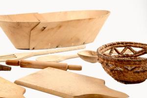 Fa konyhai eszközök, vágódeszka, tálaló eszközök, stb