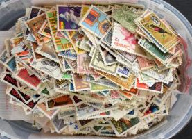 Brit gyarmatok és utódállamok bélyegei fagylaltos dobozban