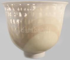 Herendi díszváza. Design: Tamás Ákos (1954-). Belül cseppkőszerűen csorgatott mintázattal, áttörések...