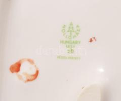 Hollóházi Fradista labdarúgó. Jelzett, kézzel festett, hibátlan, m: 27 cm