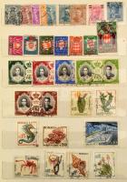 Európa összeállítás főként mini államokkal, összesen 135 db teljes kiadás 10 lapos, közepes berakóba...