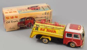 cca 1970 Kínai MF963 Oil Tanker lemezjáték, jó állapotban, eredeti dobozában, h: 20 cm /// c. 1970 Chinese MF963 Oil Tanker tin toy, in good condition, with original box, length: 20 cm