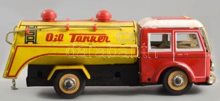 cca 1970 Kínai MF963 Oil Tanker lemezjáték, jó állapotban, eredeti dobozában, h: 20 cm /// c. 1970 C...