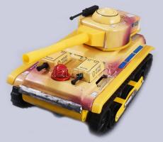 cca 1965 ME 835 Tank lemezjáték. Kína, fémlemez, műanyag, elemmel működik, jó állapotban, eredeti, k...