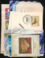 18 db modern magyar blokk, 3 db emlékív, 5 db emléklap és 16 db küldemény, közte légi és néhány külföldi