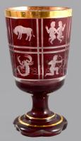 Csillagövi jegyeket ábrázoló emlék pohár. Bíborpácolt üveg, metszett, aranyozott, minimális kopással...