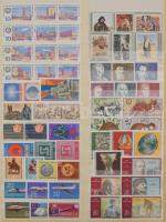 ABRIA nagyalakú rugós berakó 15 lappal, benne NDK anyag 1980-ig, magas katalógus érték, érdemes megnézni!